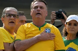 Bolsonaro passa mal e é transferido de helicóptero para hospital em Natal