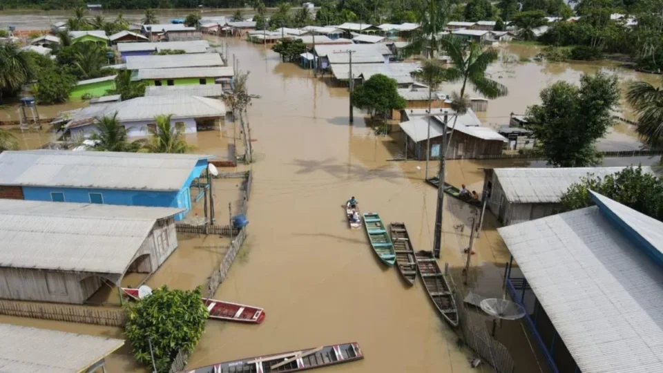 Cheia dos rios no Amazonas afeta 144 mil pessoas e deixa 13 municípios em situação de emergência