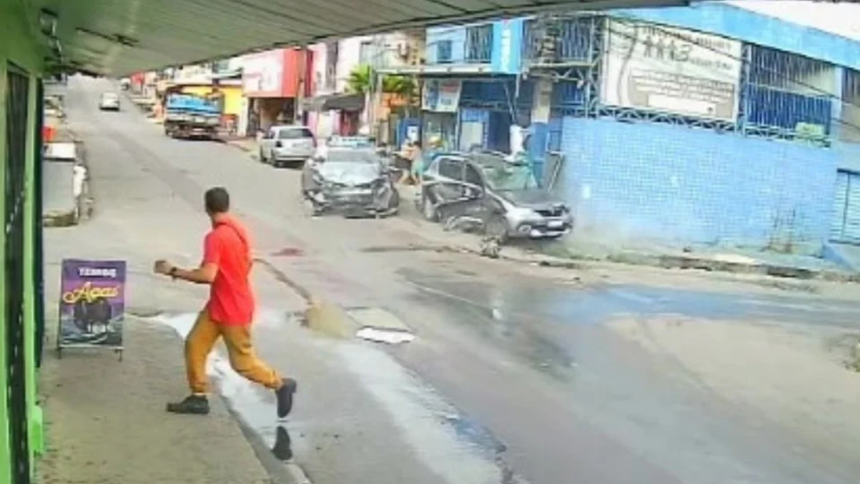 Tiroteio e perseguição em Manaus terminam com suspeito morto e acidente com inocentes; veja vídeo