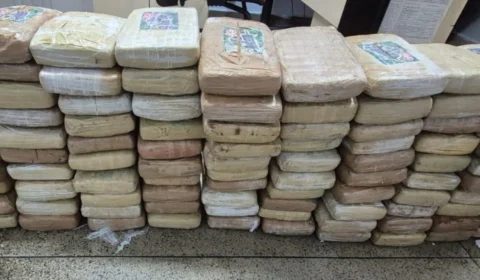 Droga escondida em igreja: dupla é presa com 138 kg de maconha em Manaus