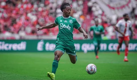 Cartão amarelo para Ênio, do Juventude, levanta suspeita de manipulação em apostas