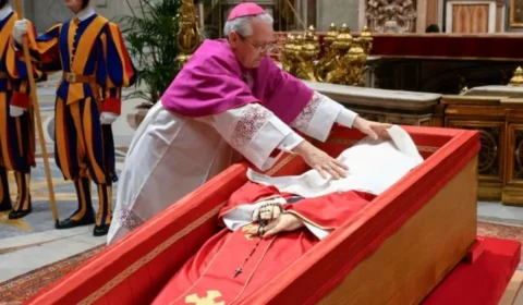 Velório do Papa Francisco: Vaticano divulga fotos do sepultamento; veja
