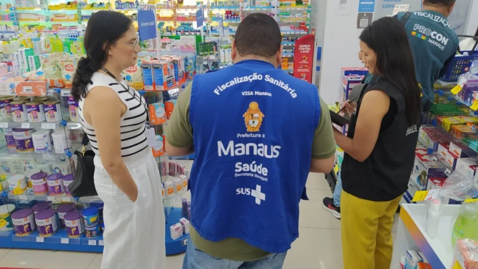 Farmácias clandestinas são interditadas em Manaus durante fiscalização