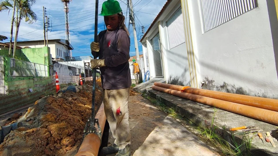 Japiim recebe novas obras de esgoto e mais de 9 mil moradores serão beneficiados em Manaus