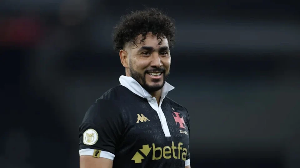 Payet nega agressões contra ex-amante e diz que beber urina era comum na relação