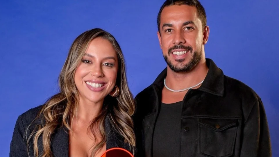 Romance além do BBB? Família de Renata prestigia primo de Maike em evento; confira