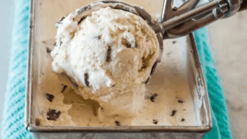 Veja como preparar um sorvete cremoso com apenas 3 ingredientes