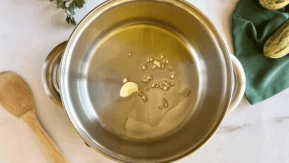 Colocar este tempero na água do feijão pode melhorar a digestão e evitar gases; veja qual