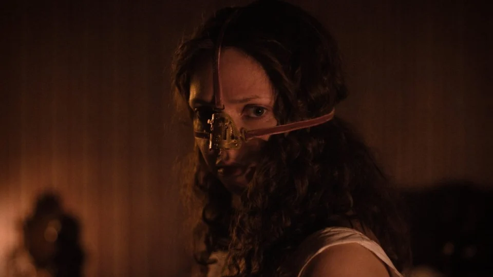 ‘The Ugly Stepsister’: onde assistir? Conheça terror de Cinderela que fez audiência vomitar e pode ser próximo ‘A Substância’