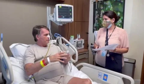 Bolsonaro se irrita ao ser intimado por oficial do STF em UTI de hospital; veja vídeo
