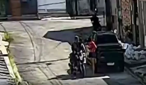 VÍDEO: Câmeras flagram assalto a mulher na zona norte de Manaus