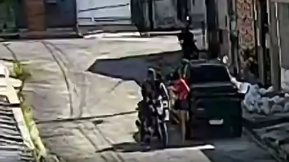 VÍDEO: Câmeras flagram assalto a mulher na zona norte de Manaus