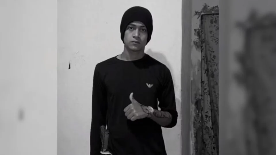 Adolescente de 15 anos foi morto por postar foto com arma falsa nas redes sociais em Manaus, revela delegado