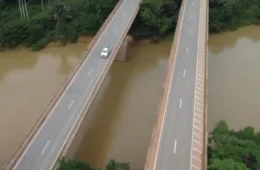 Moradores interditam ponte sobre o Rio Candeias durante protesto em Rondônia; entenda