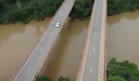 Moradores interditam ponte sobre o Rio Candeias durante protesto em Rondônia; entenda