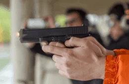 Mais armas, menos regras? Câmara analisa propostas que flexibilizam porte e compra no país