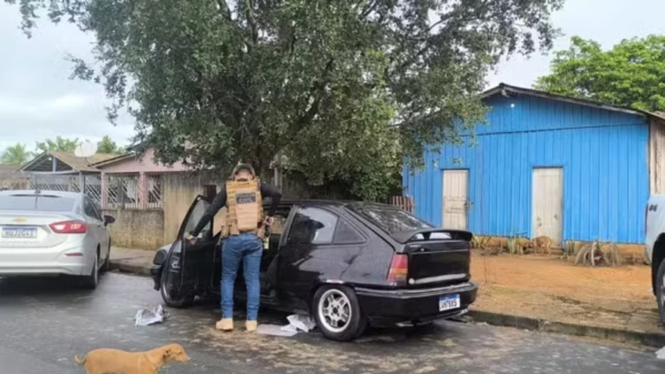 Suspeitos de tráfico são presos com drogas, armas, dinheiro e até pássaros durante operação em Roraima