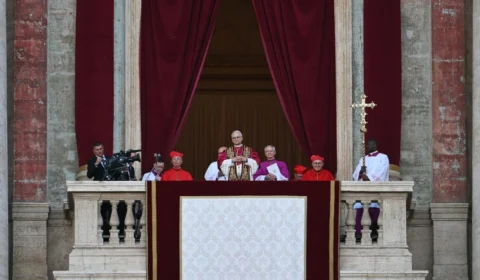 Papa Leão XIV: veja momento da primeira aparição na Capela Sistina