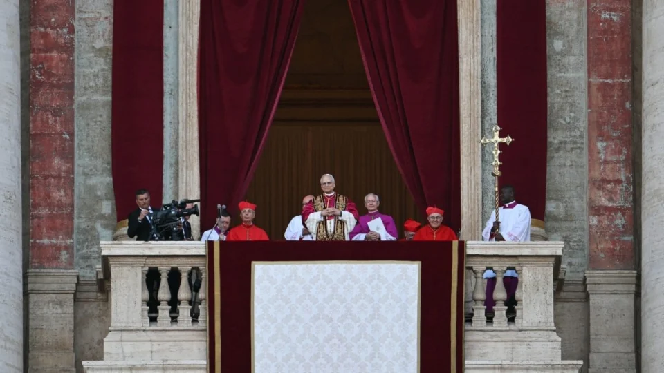 Papa Leão XIV: veja momento da primeira aparição na Capela Sistina