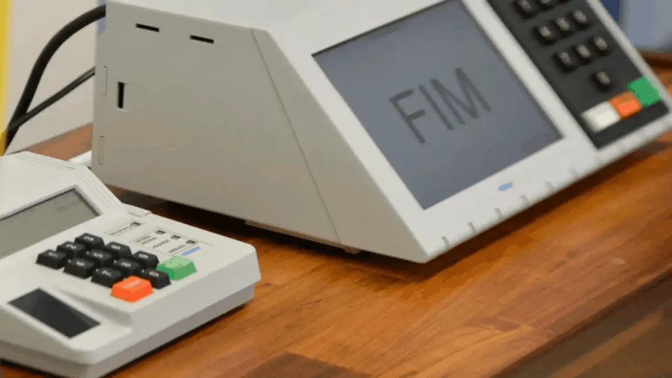 Fim da reeleição: CCJ aprova PEC com mandatos de cinco anos e eleições unificadas