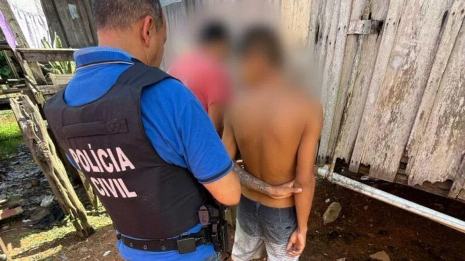 VÍDEO: dupla é presa por sequestro, tortura e estupro de mulher e adolescentes no AM