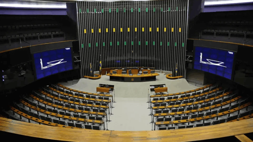 Silêncio em Brasília: líderes viajam e deixam INSS no centro da crise