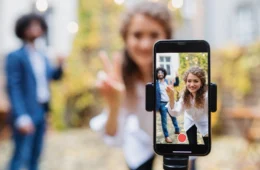 Como monetizar um canal no Kwai ou TikTok e conquistar renda extra com vídeos curtos