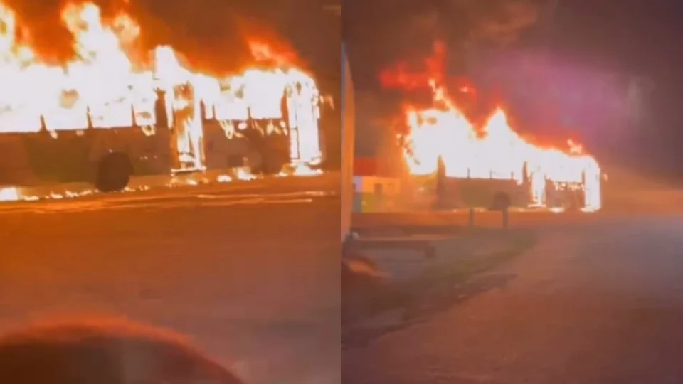 VÍDEO: ônibus é incendiado em manifestação contra mudanças nas linhas em Manaus