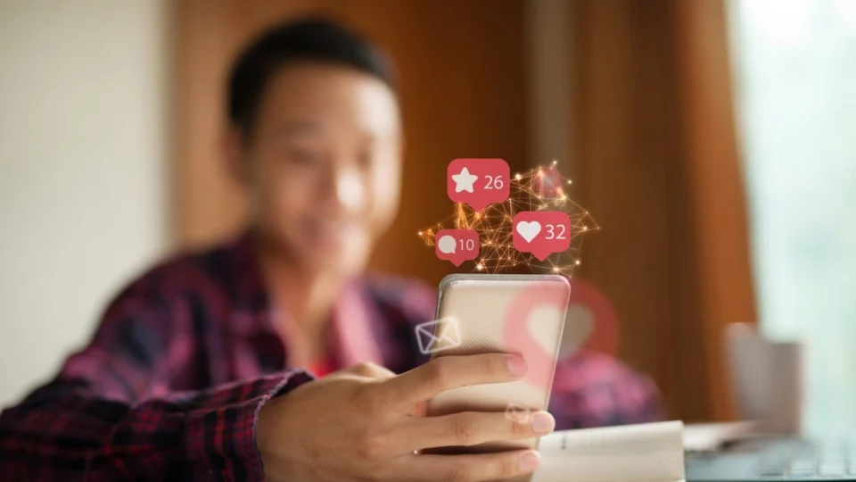 Renda extra com programas de indicação: convide amigos e ganhe bônus direto no app