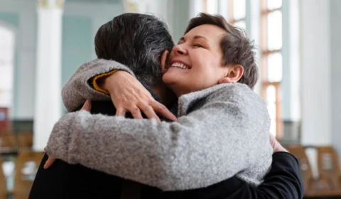 Dia Nacional do Abraço: veja frases para enviar hoje
