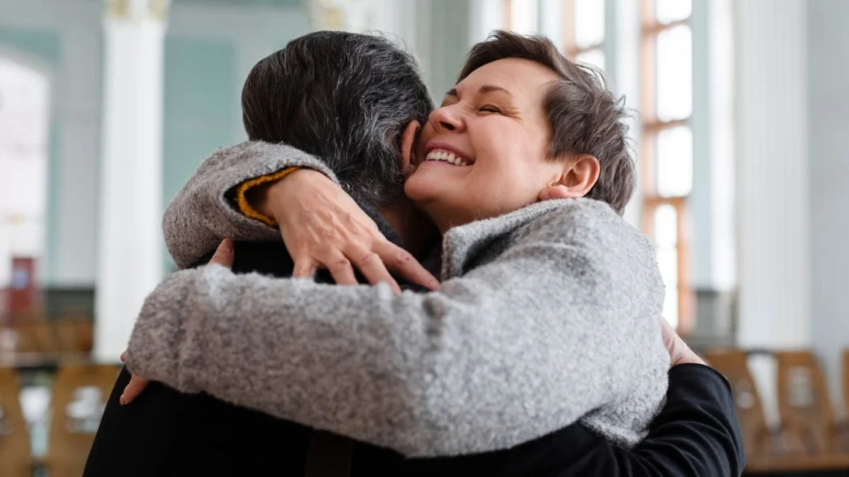 Dia Nacional do Abraço: veja frases para enviar hoje