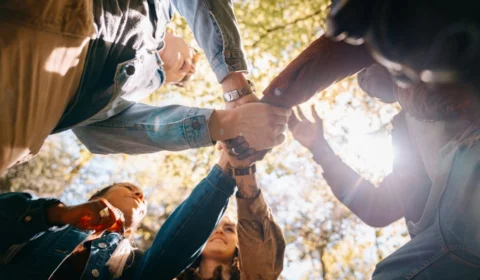 Dia da Fraternidade (13/5): veja frases para enviar hoje