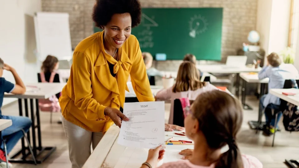 Dia do Pedagogo: veja frases para enviar e homenagear hoje