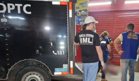 Homem é morto com vários tiros na cabeça no Parque São Pedro, em Manaus; veja vídeo