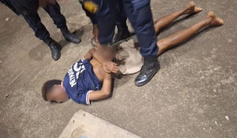 Homem é preso em flagrante destruindo praça na zona sul de Porto Velho; veja vídeo