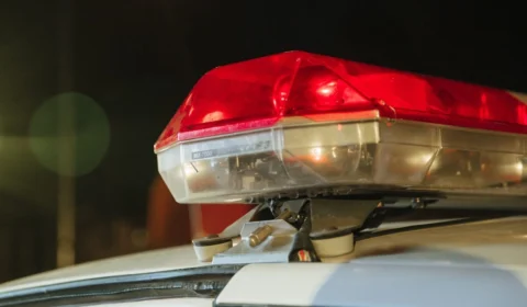 Adolescente ataca colega com facada no pescoço em escola de Manaus