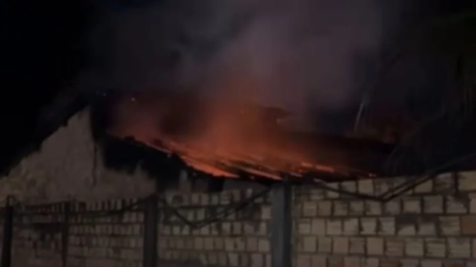 VÍDEO: celular esquenta durante carregamento e causa incêndio em Boa Vista