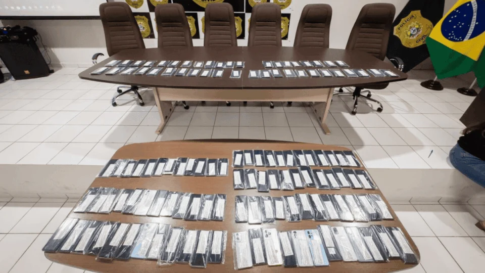 PCAC realiza grande devolução de celulares furtados; veja como recuperar um aparelho