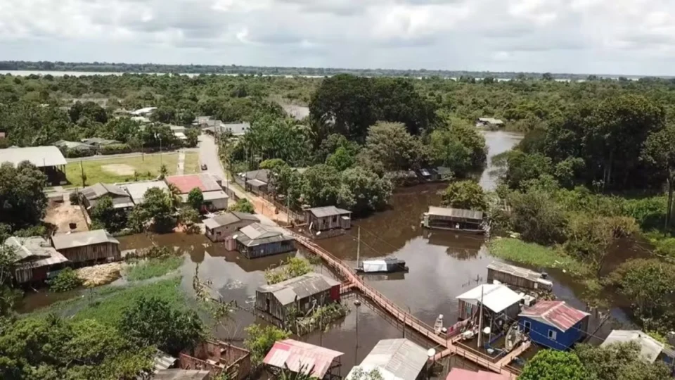 Quase 200 mil pessoas são impactadas pela cheia dos rios no Amazonas em 2025