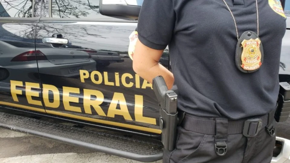 PRF apreende 220 gramas de ouro com três brasileiros em veículo vindo da Guiana
