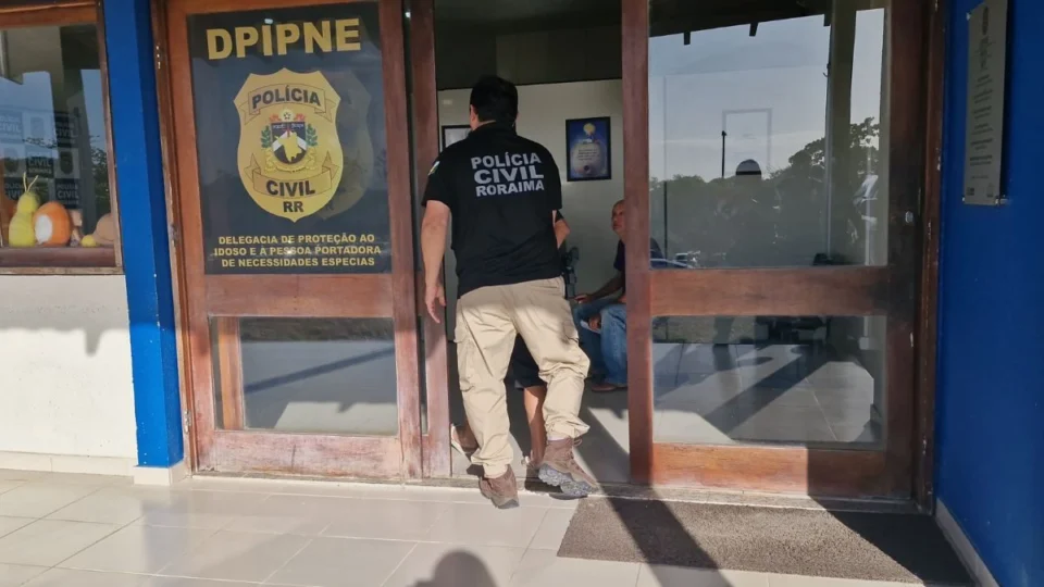 Cozinheiro é preso por enviar fotos íntimas para adolescente de 15 anos em Boa Vista