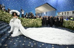 Met Gala 2025: veja os looks das estrelas e acompanhe ao vivo