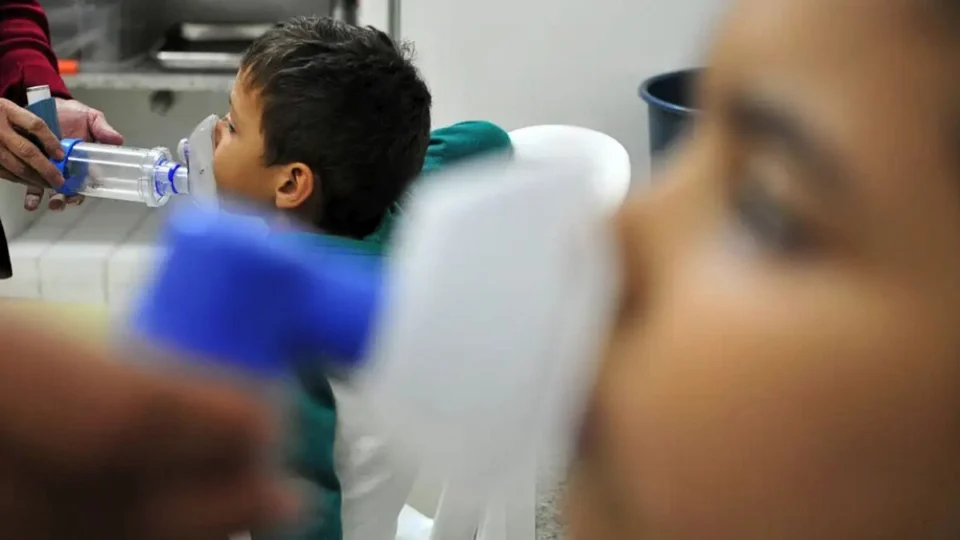 Dor de garganta e febre? Pode não ser só uma gripe