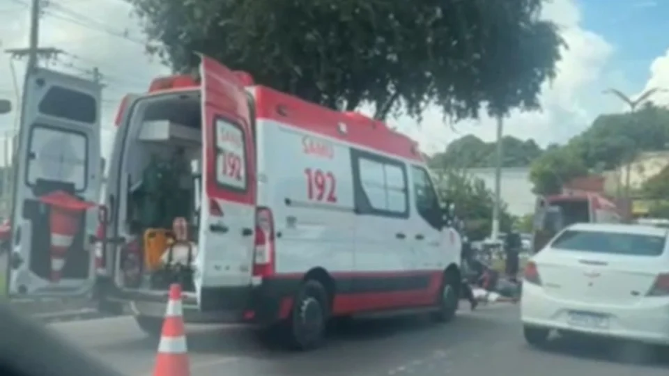 Idoso morre atropelado por moto ao atravessar avenida em Manaus