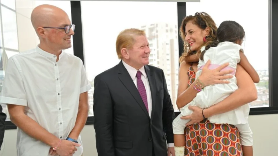 Quatro irmãos do interior do Amazonas são adotados por casal da Itália e começam nova vida na Europa