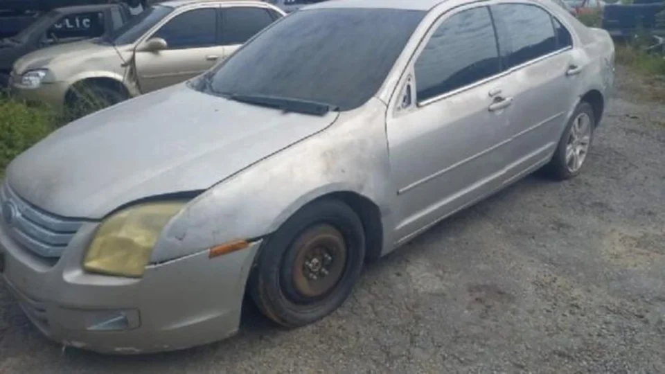 Polícia realiza primeiro leilão de veículos apreendidos com lances a partir de R$ 500 no Amazonas