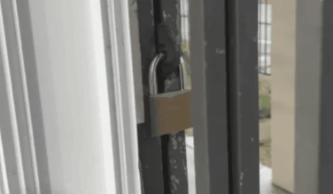 Médico e pacientes ficam trancados em posto de saúde no Acre e situação viraliza nas redes