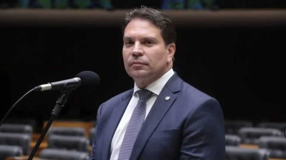 STF mantém ação contra Alexandre Ramagem por três crimes ligados à tentativa de golpe