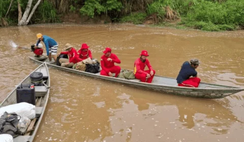 Pai e filho são resgatados após sete dias perdidos em mata do interior do Acre