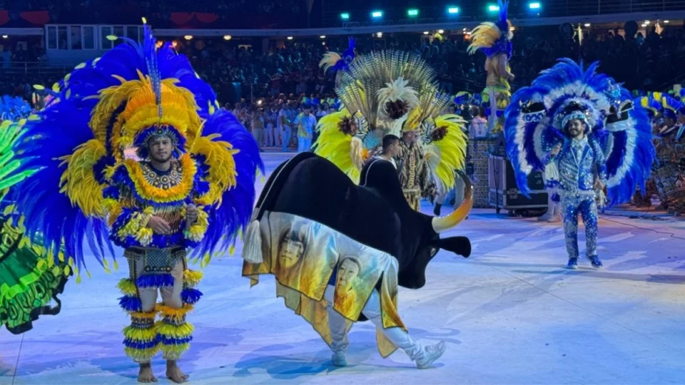 Caprichoso faz entrada triunfal para estrear no Festival de Parintins 2025